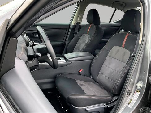 Used 2023 Nissan Sentra SR FWD image 22