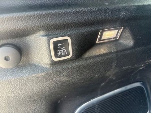 Used 2022 Jeep Grand Cherokee L Limited AWD/4WD image 21