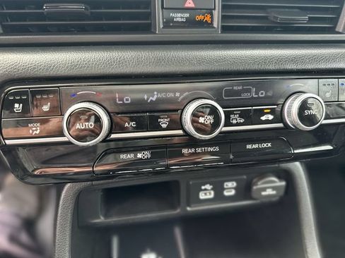 Used 2025 Honda Pilot Black Edition image 21