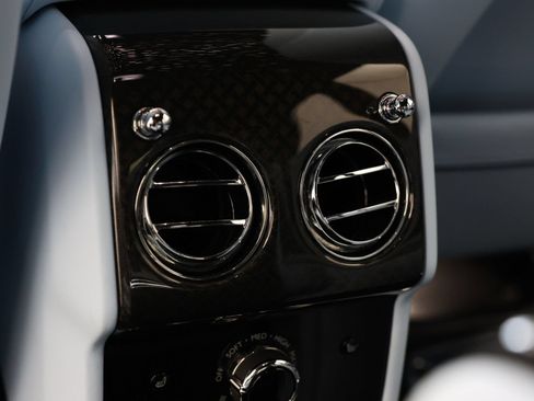 Certified 2025 Rolls-Royce Cullinan Black Badge AWD/4WD image 43