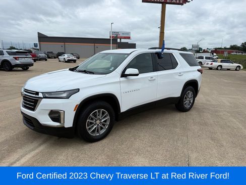 Used 2023 Chevrolet Traverse LT FWD image 1