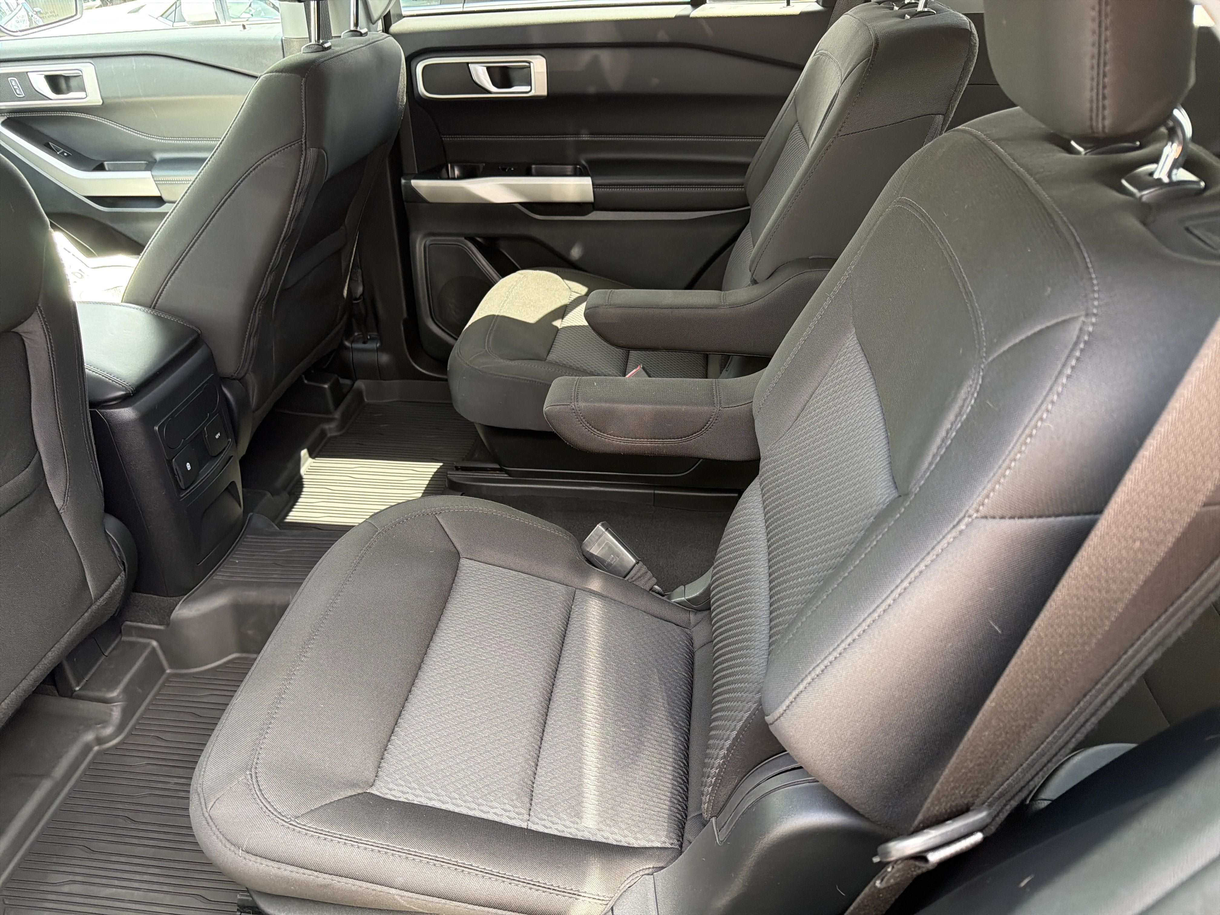 Used 2023 Ford Explorer XLT AWD/4WD image 23