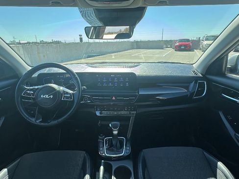 Used 2025 Kia Seltos S image 21