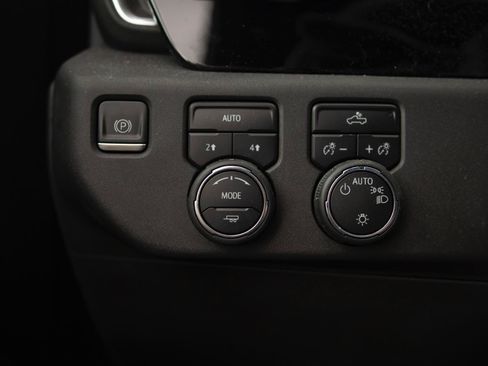 Used 2023 Chevrolet Silverado 1500 LT AWD/4WD image 11