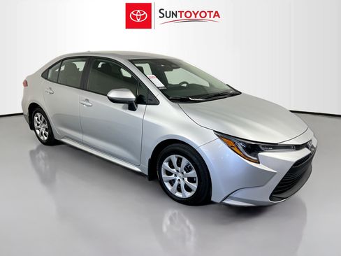 Used 2026 Toyota Corolla LE FWD image 1