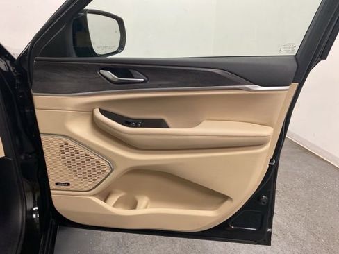 Used 2021 Jeep Grand Cherokee L Limited image 28