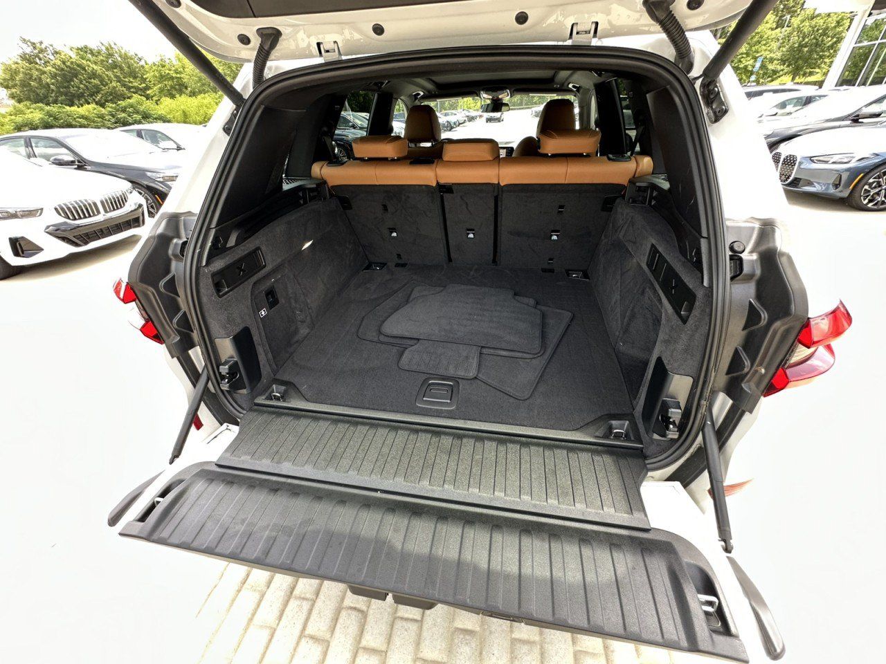 Used 2023 BMW X5 xDrive40i w/ M Sport Package AWD/4WD image 29