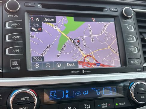 Used 2014 Toyota Highlander Limited image 22