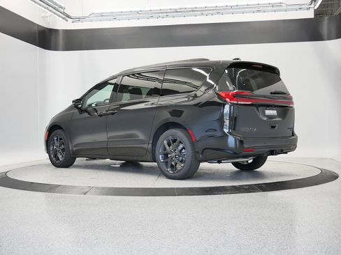 New 2026 Chrysler Pacifica Limited w/ S Appearance Package AWD/4WD image 42