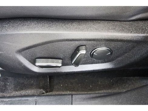 Used 2018 Ford Fusion SE w/ Equipment Group 201A FWD image 27