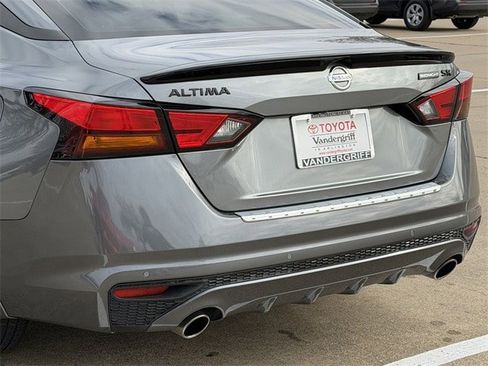 Used 2022 Nissan Altima 2.5 SR w/ Midnight Edition Package image 6