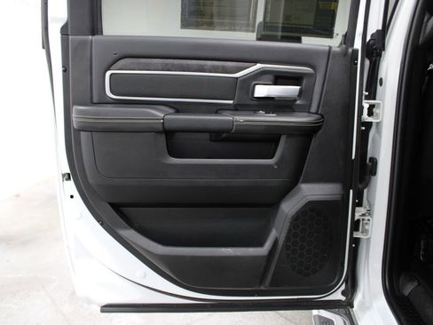 Used 2024 RAM 2500 Big Horn image 25