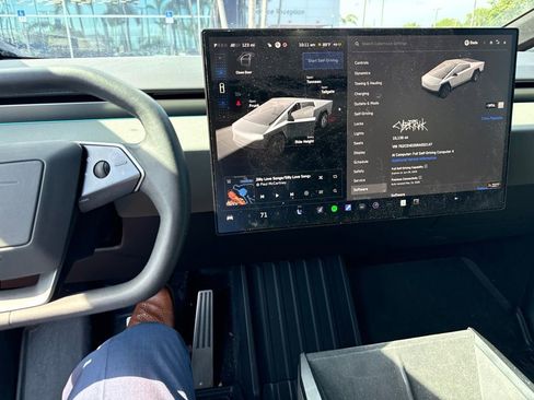 Used 2024 Tesla Cybertruck AWD Crew Cab image 3