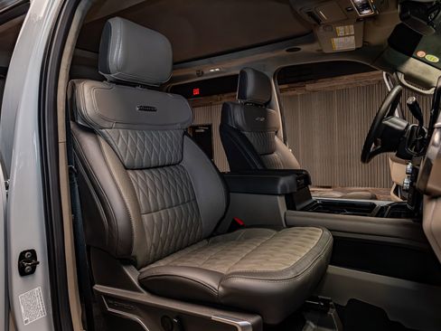 Used 2026 Ford F450 Platinum w/ Platinum Plus Package image 30