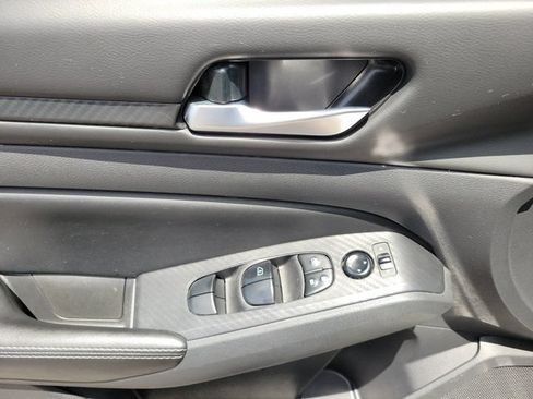 Used 2025 Nissan Altima 2.5 SV FWD image 6