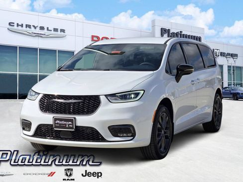 New 2026 Chrysler Pacifica Select AWD/4WD image 2