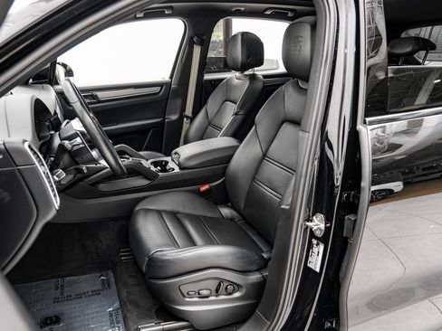 Used 2023 Porsche Cayenne S Platinum w/ Premium Package Plus image 7