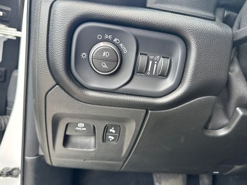 Used 2019 RAM 1500 Laramie AWD/4WD image 18