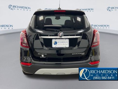 Used 2017 Buick Encore Essence image 4