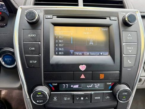 Used 2016 Toyota Camry LE image 30