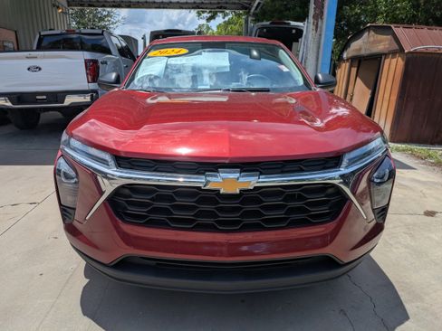 Used 2024 Chevrolet Trax LS w/ Driver Confidence Package FWD image 3