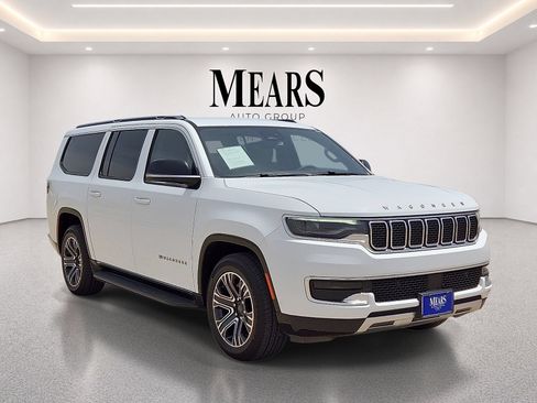 Used 2024 Jeep Wagoneer L Series II w/ Flexible Seating Group RWD image 7