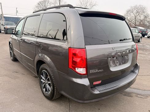 Used 2015 Dodge Grand Caravan SXT image 4