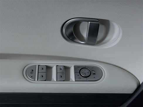Certified 2024 Hyundai Ioniq 5 SE image 23