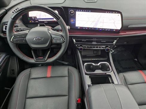 Used 2025 Chevrolet Traverse RS image 18