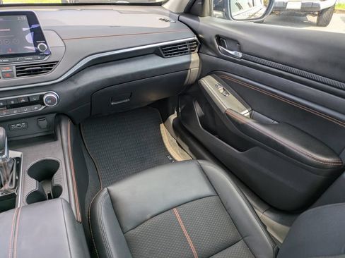 Certified 2022 Nissan Altima 2.5 SR w/ Midnight Edition Package FWD image 17