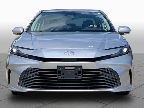 Used 2025 Toyota Camry LE FWD image 4