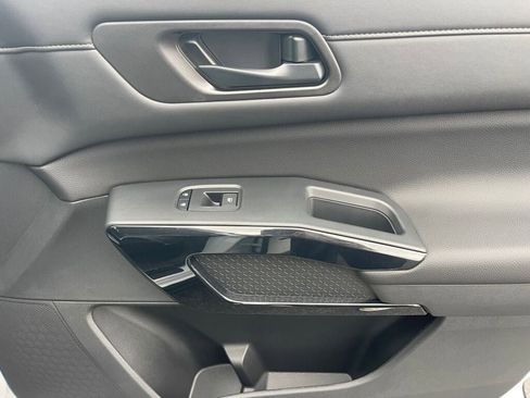 New 2025 Nissan Pathfinder SV image 17