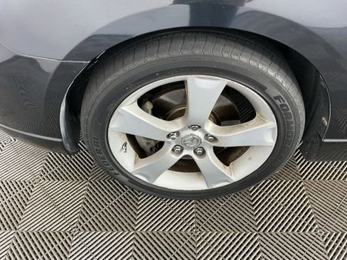 Used 2004 MAZDA MAZDA3 s w/ Moonroof & 6-CD Pkg FWD image 9