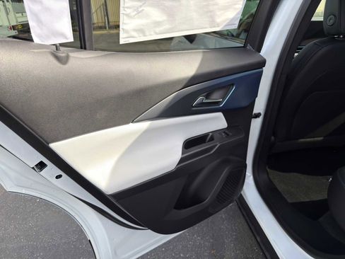 New 2026 Chevrolet Equinox EV LT image 18