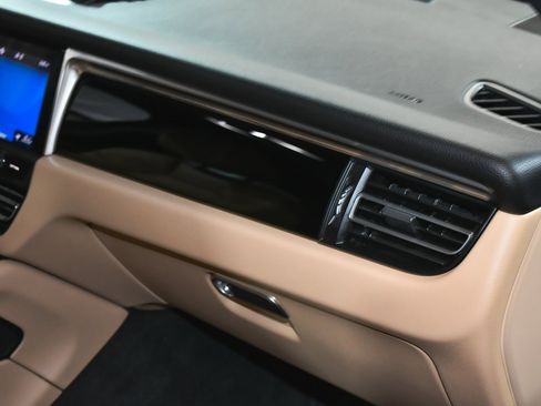 Used 2025 Porsche Macan image 56