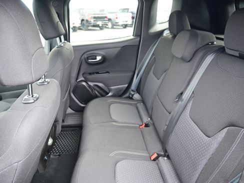 Used 2021 Jeep Renegade Latitude w/ Luxury Group II image 13