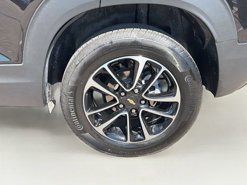 Used 2025 Chevrolet TrailBlazer LT AWD/4WD image 30