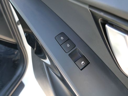 Used 2023 Kia Niro EX Touring image 26