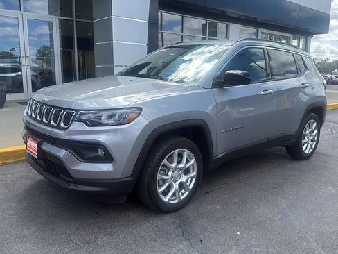 Used 2023 Jeep Compass Latitude AWD/4WD image 9