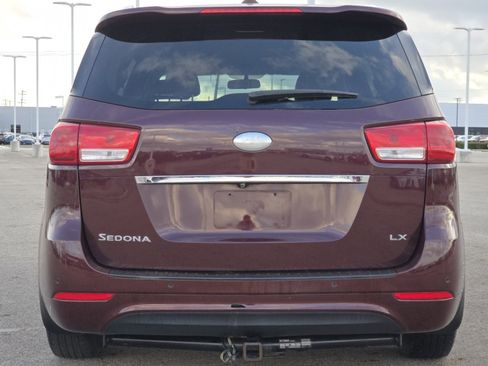Used 2017 Kia Sedona LX w/ LX Essentials Premium Package image 18