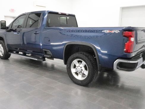 Used 2022 Chevrolet Silverado 2500 LT w/ Convenience Package image 6