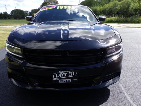 Used 2017 Dodge Charger SXT w/ AWD Plus Group image 4