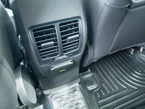 Used 2019 Ford Escape Titanium image 33