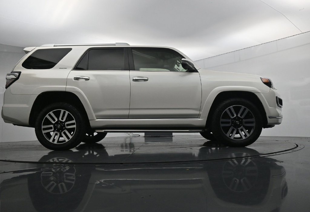 Used 2017 Toyota 4Runner Limited AWD/4WD image 44