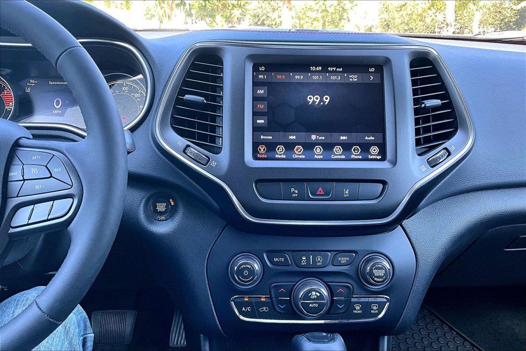 Used 2022 Jeep Cherokee Trailhawk w/ Comfort/Convenience Group AWD/4WD image 34