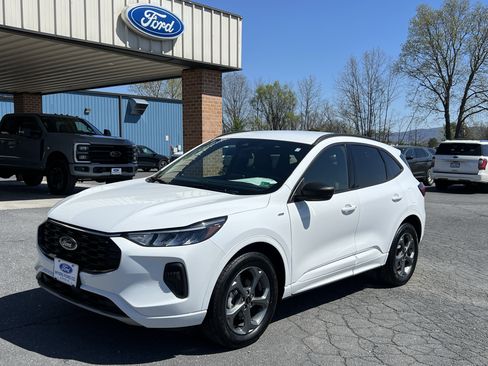 Used 2023 Ford Escape ST-Line image 2