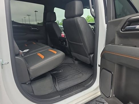 Used 2023 GMC Sierra 1500 AT4 w/ AT4 Premium Package AWD/4WD image 9