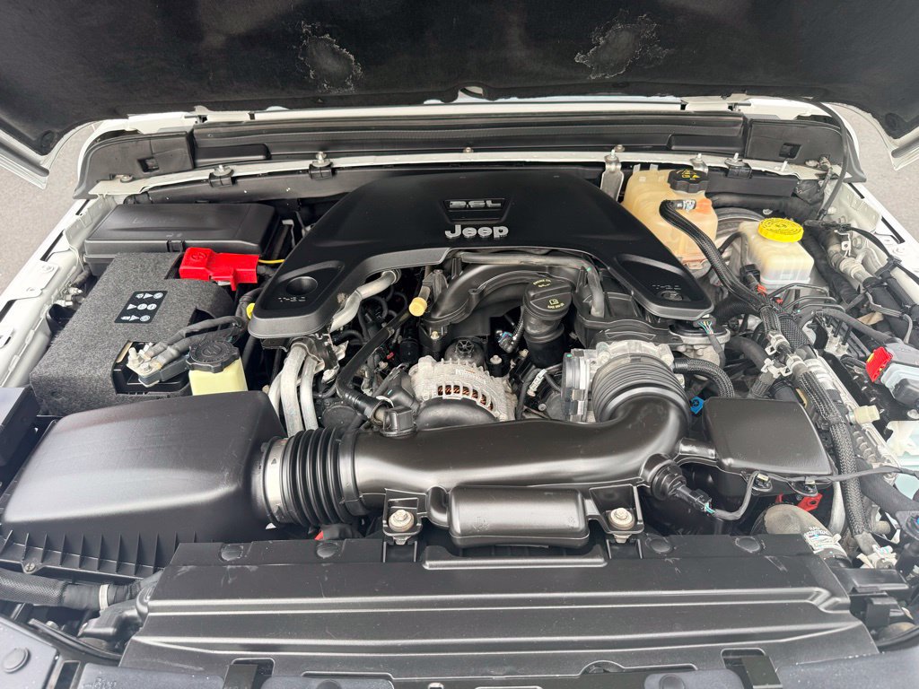 Used 2018 Jeep Wrangler Unlimited Sahara w/ Uconnect 4C Nav & Sound Group AWD/4WD image 33