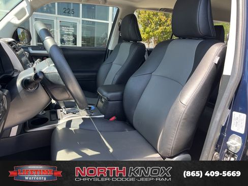 Used 2022 Toyota 4Runner SR5 Premium w/ Moonroof Package AWD/4WD image 4