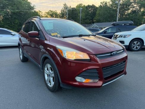 Used 2015 Ford Escape SE w/ Equipment Group 201A FWD image 1